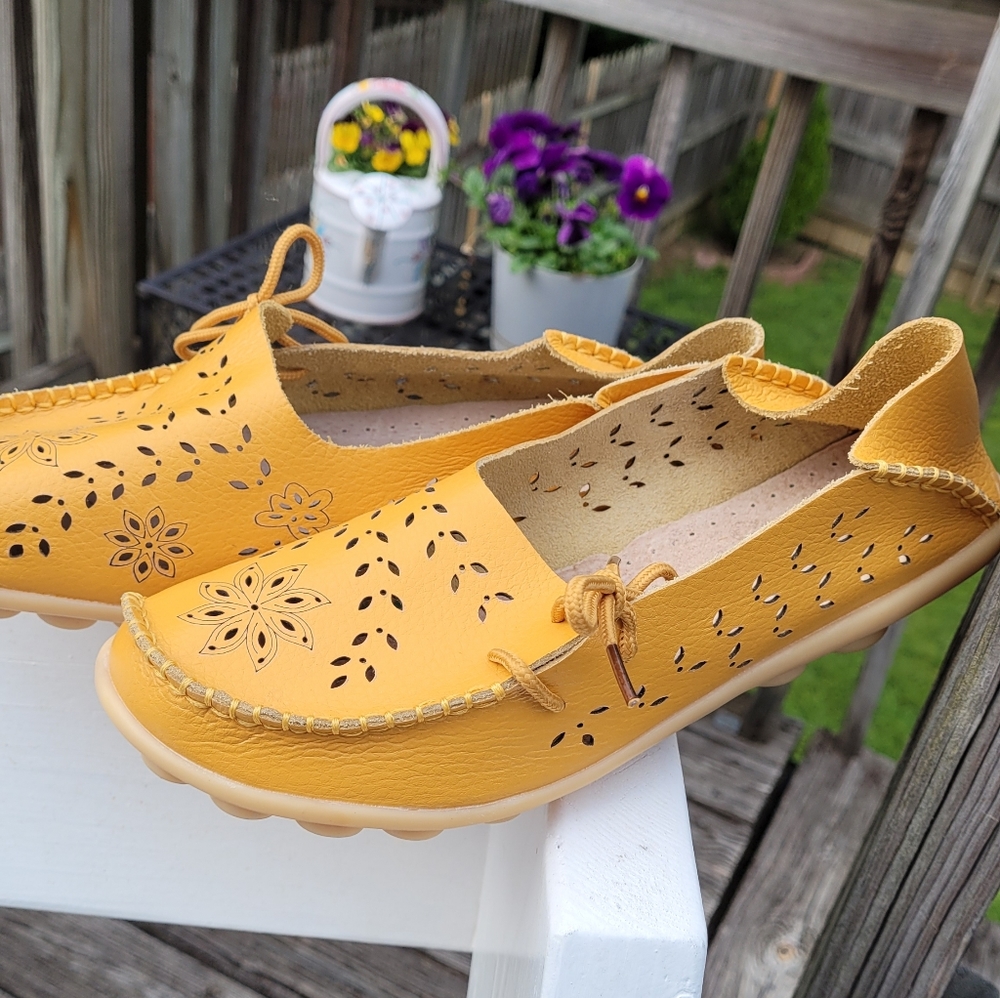 Beautiful handmade leather Moccasins new